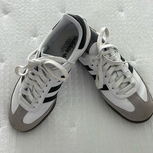 Adidas Samba shoes- size 5 universal sizing - fits 6-6 1/2 women